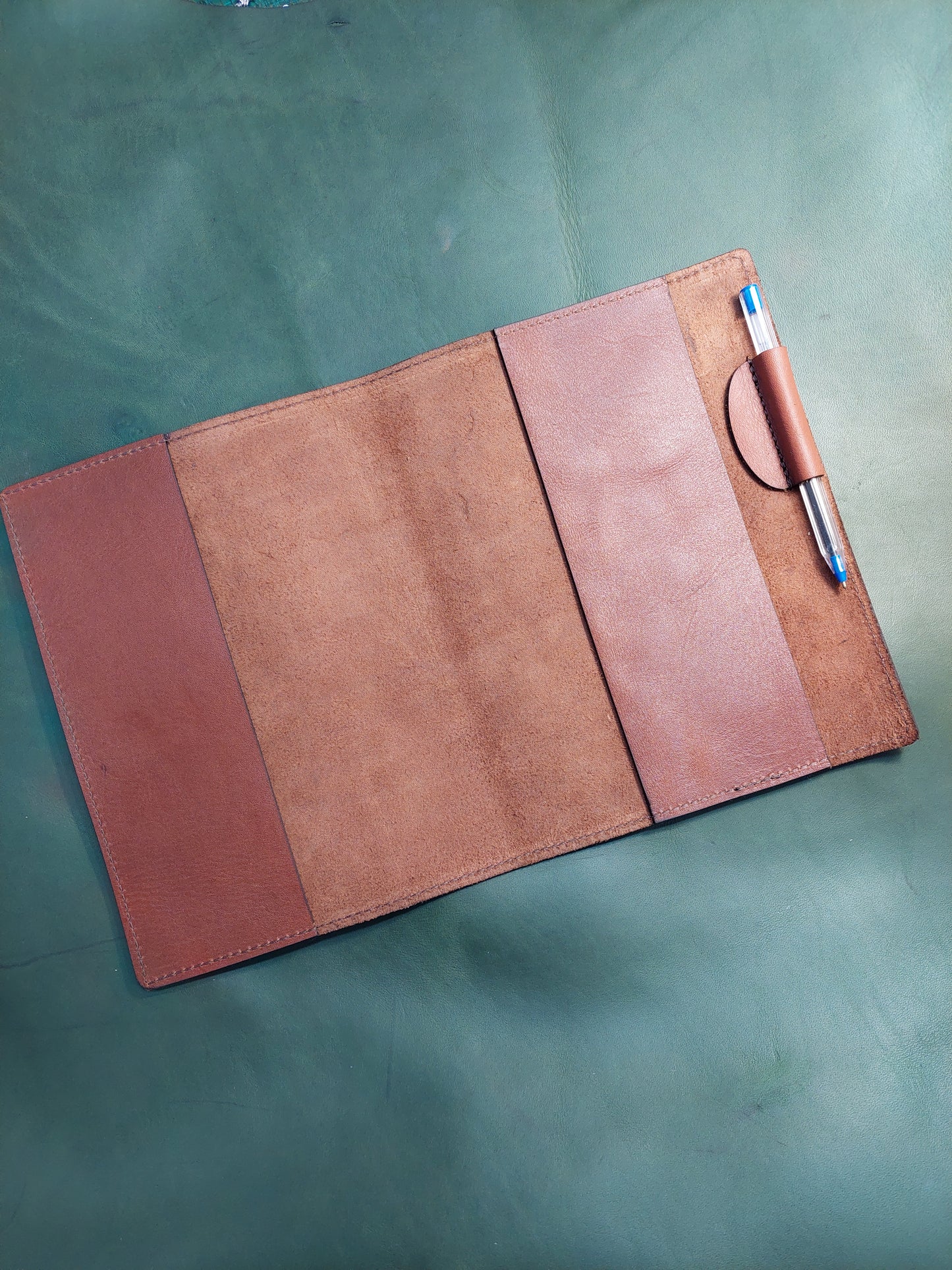 Book cover with pen holder - Maka Leathergoods